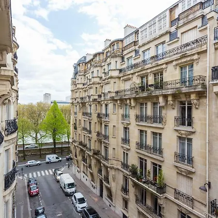 Cmg * Paris